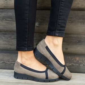 Clarks Artisan Daeyln Hill Taupe Suede, Platform, Comfort Wedge. WMS 9W